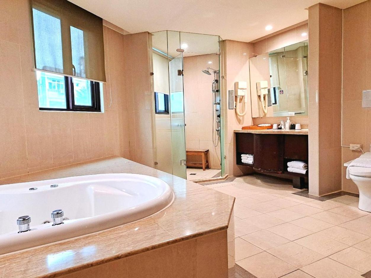 Via Hotel Breeze Taipei Exterior foto