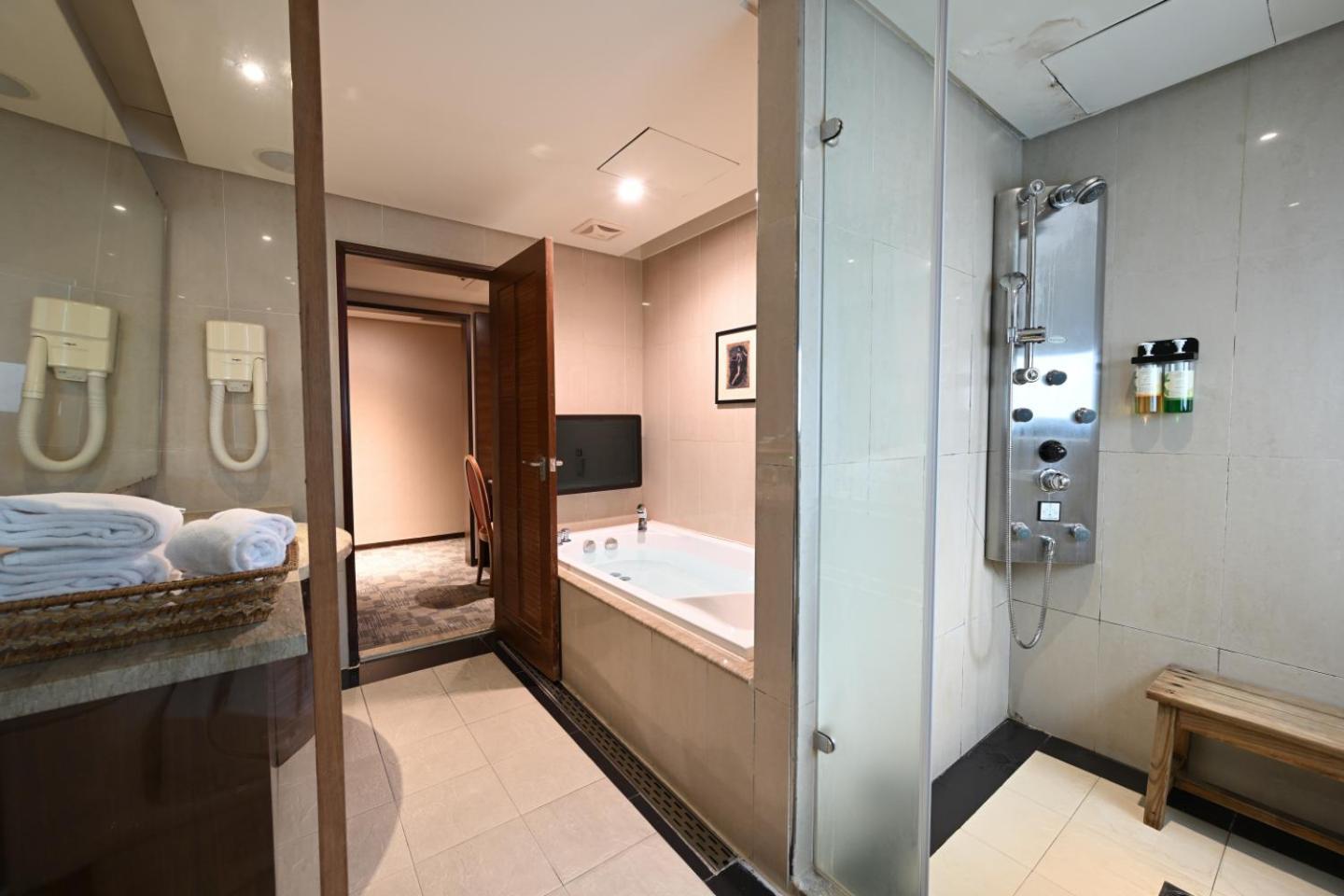 Via Hotel Breeze Taipei Exterior foto
