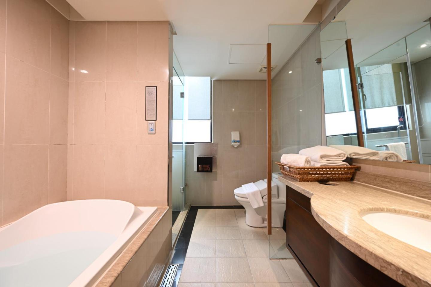 Via Hotel Breeze Taipei Exterior foto